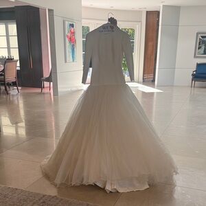 NWT Jesus Peiro wedding gown. Sz 42.